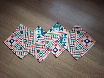 Nové povlaky na polštářky 45x45 cm. 4 ks.celek 150,-kč.