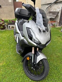 Honda adv 350