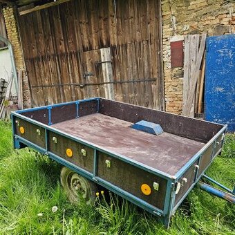 Přívěsný vozík za auto