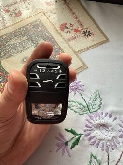Strojek na voňavku do auta na výměnu náplně - 1