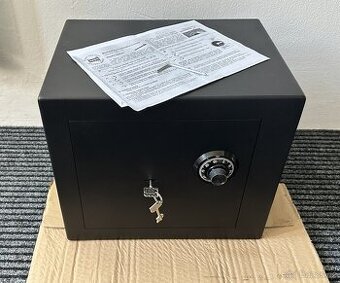 TREZOR, NÁBYTKOVÝ TREZOR, SEJF - JAKO NOVÝ -