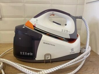 Parní centrum žehlička Elektrolux Quicksteam