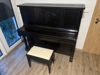 Piano PETROF