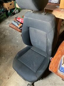 Predni sedacky vw skoda - 1