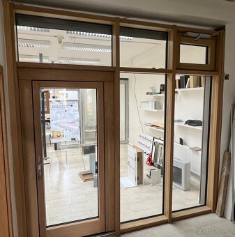 REZERVACE Dřevo-hliníková stěna DUB