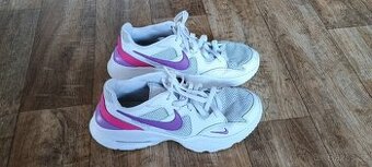 Prodám dětské boty zn. Nike pro vel.38.5