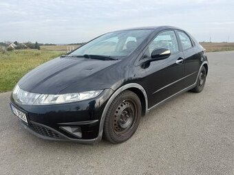 Honda Civic 1,8 VTEC 1.majitel najeto 107000 km
