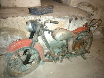 Jawa 250 pérák na renovaci