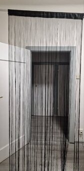 Provázková záclona černé barvy 100x250cm