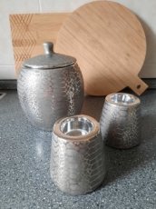 Doza a dva svicny - 1