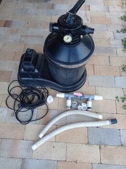 písková filtrace se solárními panely