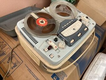 Prodám  magnetofon Sonet B3