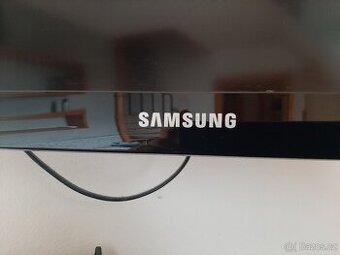 TV s uchycením na zeď