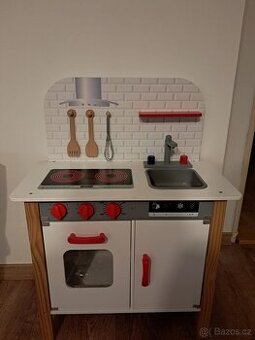 Dětská kuchyňka s příslušenstvím