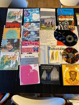 Vinyl singly a pohádky