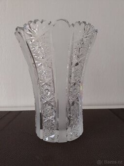 8) váza broušená, český křišťál