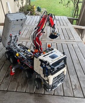 LEGO Technic 42043 - Mercedes-Benz Arocs 3245