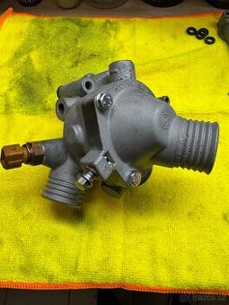 BMW E30 325i M20B25 domek termostatu