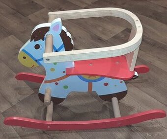 Dreveny houpaci konik