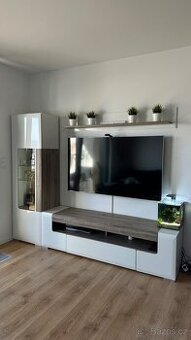 TV sestava MILANO – Sconto (komoda, vitrína, police) – kompl