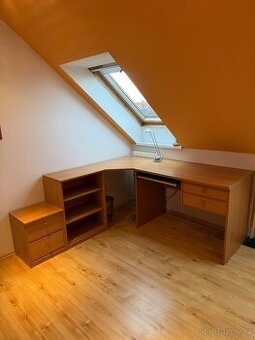 Rohový psací stůl