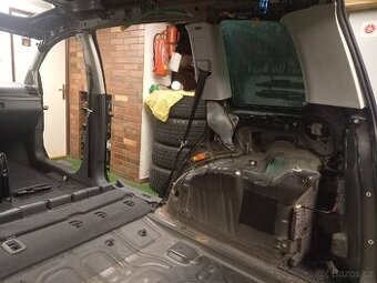 VW Touran - plasty interiéru, palubka