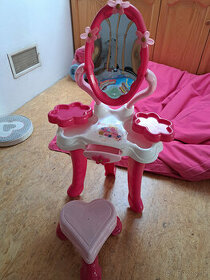 Toaletní stolek Barbie