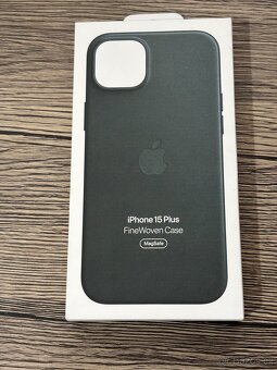 Kryt na mobil Apple FineWoven Case s MagSafe pro iPhone 15 P