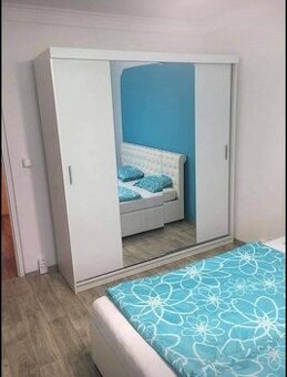 VELKÁ ŠOUPACÍ ŠATNÍ SKŘÍŇ BÍLÁ