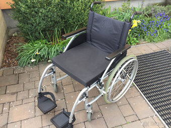 Invalidní vozík mechanický - odlehčený skládací