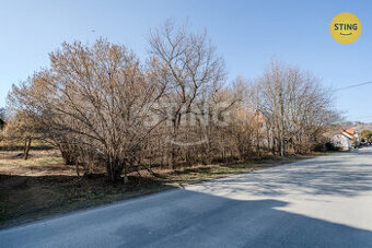Prodej stavebního pozemku 860 m2 v obci Zubří, 131860