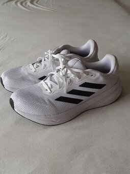 Bílé běžecké boty adidas 45 EU