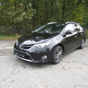 Toyota Auris 1,8i 73kw HYBRID, 2015, NAJETO 134TKM, EDITION