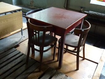 Retro dřevěné židle a stůl