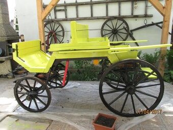 Brička-stojan na kvety