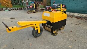 Prodám Vibrační válec 1000Kg ručně vedený