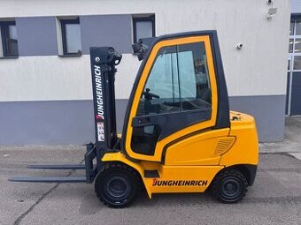 Jungheinrich DFG 20 diesel 2t triplex 4,4m kabina