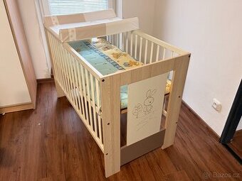 Dětská postýlka, monitor dechu, přebalovací pult, matrace