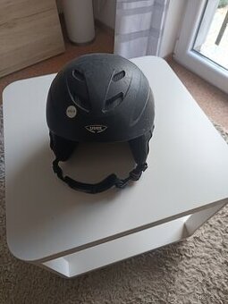 Dětská lyžařská helma Uvex