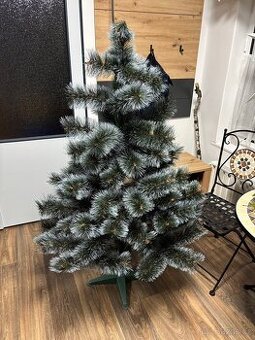 Umělý vánoční stromek