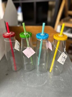 Skleničky s brčkem 30 ks nove