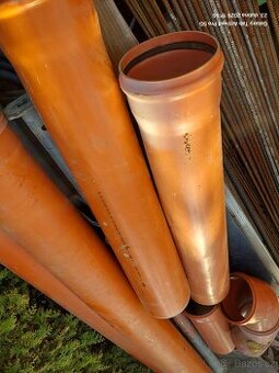 Odpadové roury 200 mm,