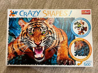 Puzzle - Crazy shapes Trefl Útok tygra - 600 dílků