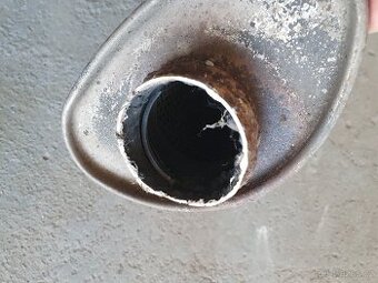 Prodám - část středového výfuku nissan 350z