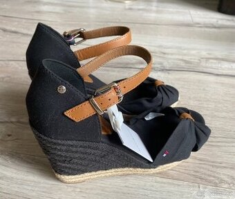 NOVÉ černé boty na klínku