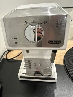 Pakový kávovar Delonghi