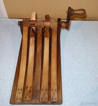 Stará velikonoční hrkačka-klapačka, super model