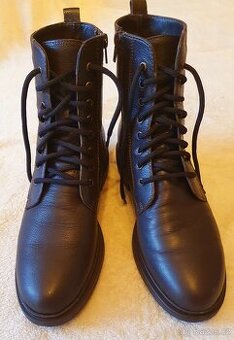 Kotníčkové boty BAŤA