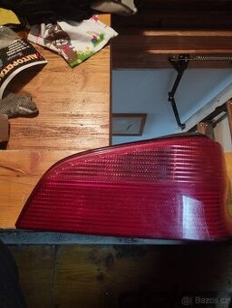 Peugeot 106 pravé zadní světlo prodám