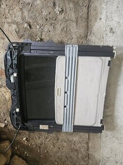 Panel střešního okna z range roveru